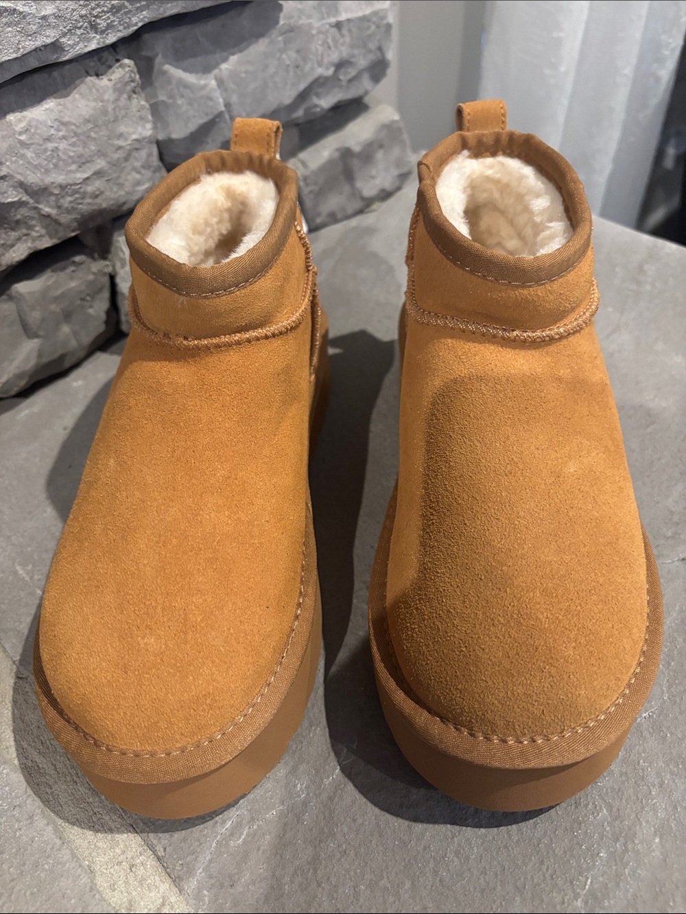 Lamo Ellie Wide,water resistant,suede upper,faux fur lined,memory foam